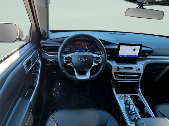 Certified 2022 Ford Explorer XLT w/ Equipment Group 202A AWD/4WD image 7