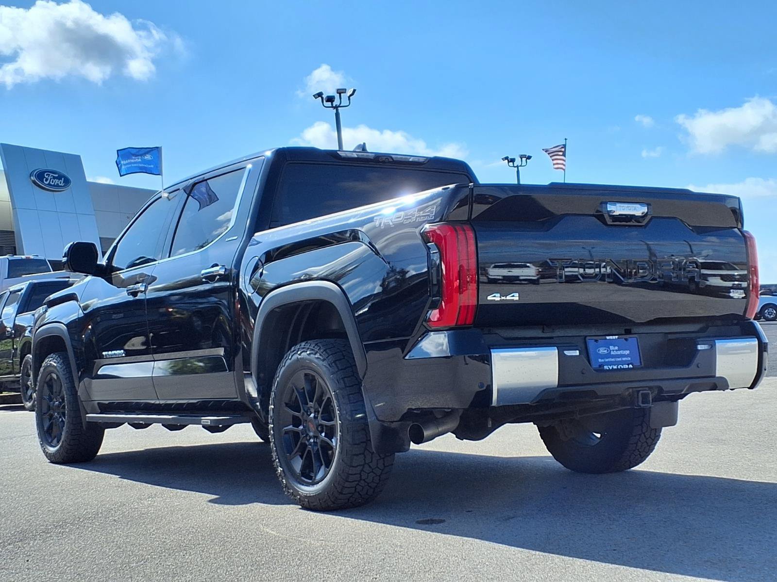 Used 2023 Toyota Tundra Limited w/ TRD Off-Road Package AWD/4WD image 7