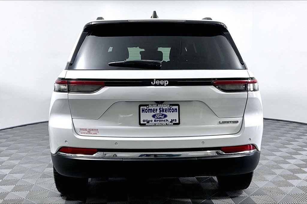 Used 2023 Jeep Grand Cherokee Limited RWD image 4