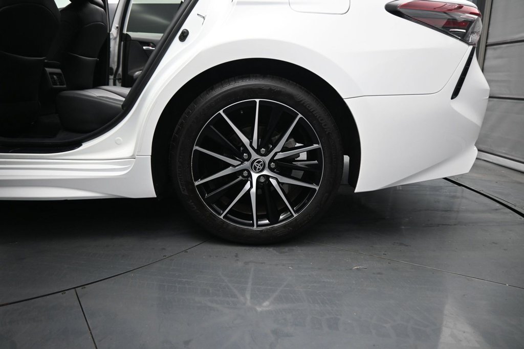 Used 2023 Toyota Camry SE w/ Cold Weather Package FWD image 17