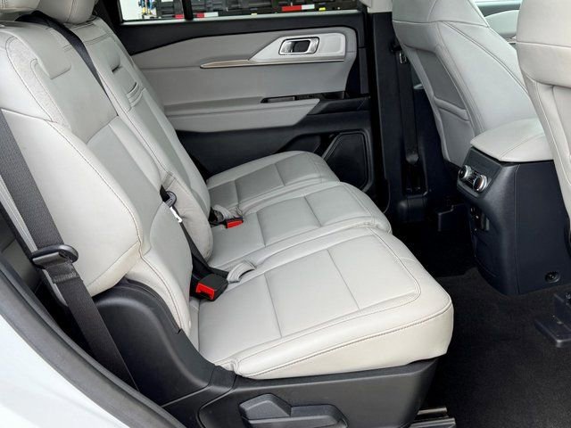 Certified 2025 Ford Explorer Active w/ Active Comfort Package image 30