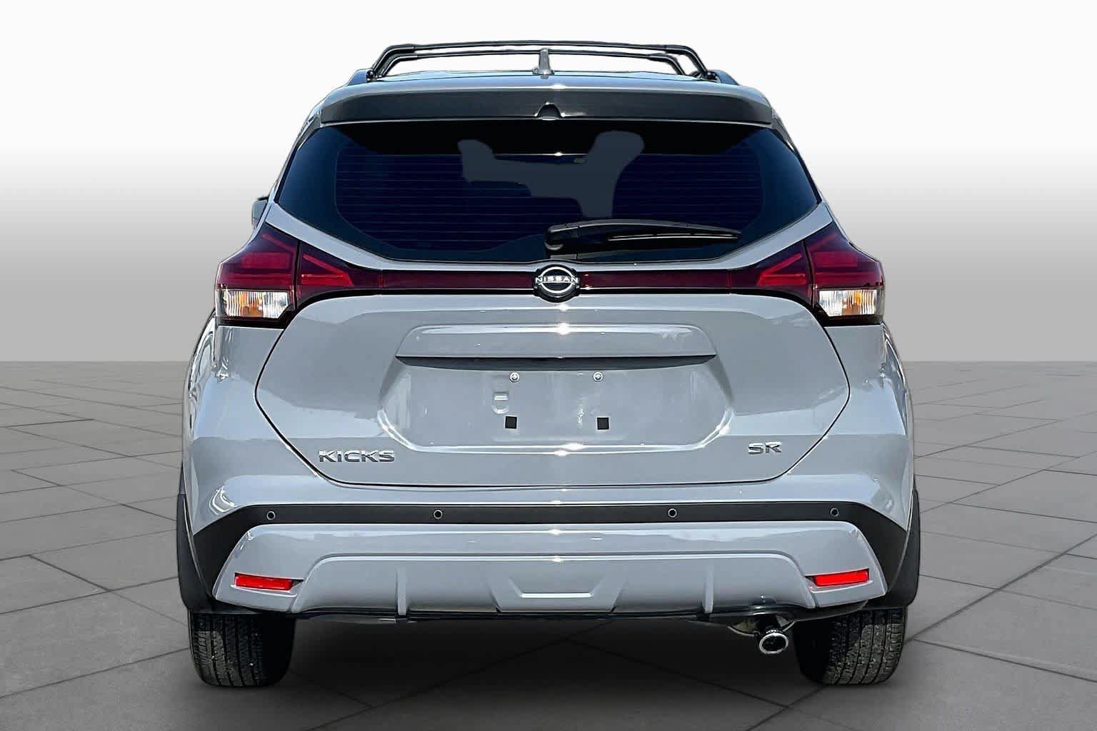 Used 2024 Nissan Kicks SR w/ SR Premium Package FWD image 5