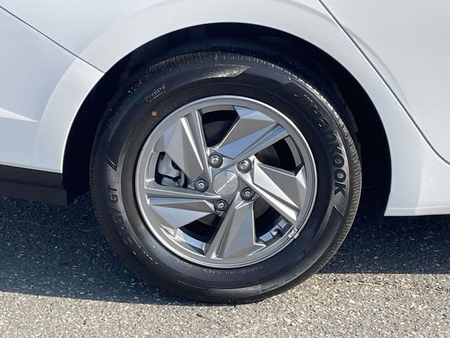 Used 2024 Hyundai Elantra SE FWD image 7