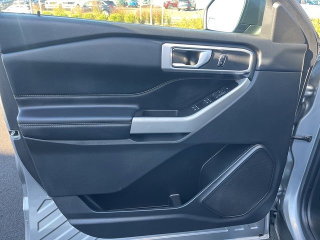 Certified 2022 Ford Explorer XLT w/ Equipment Group 202A image 17