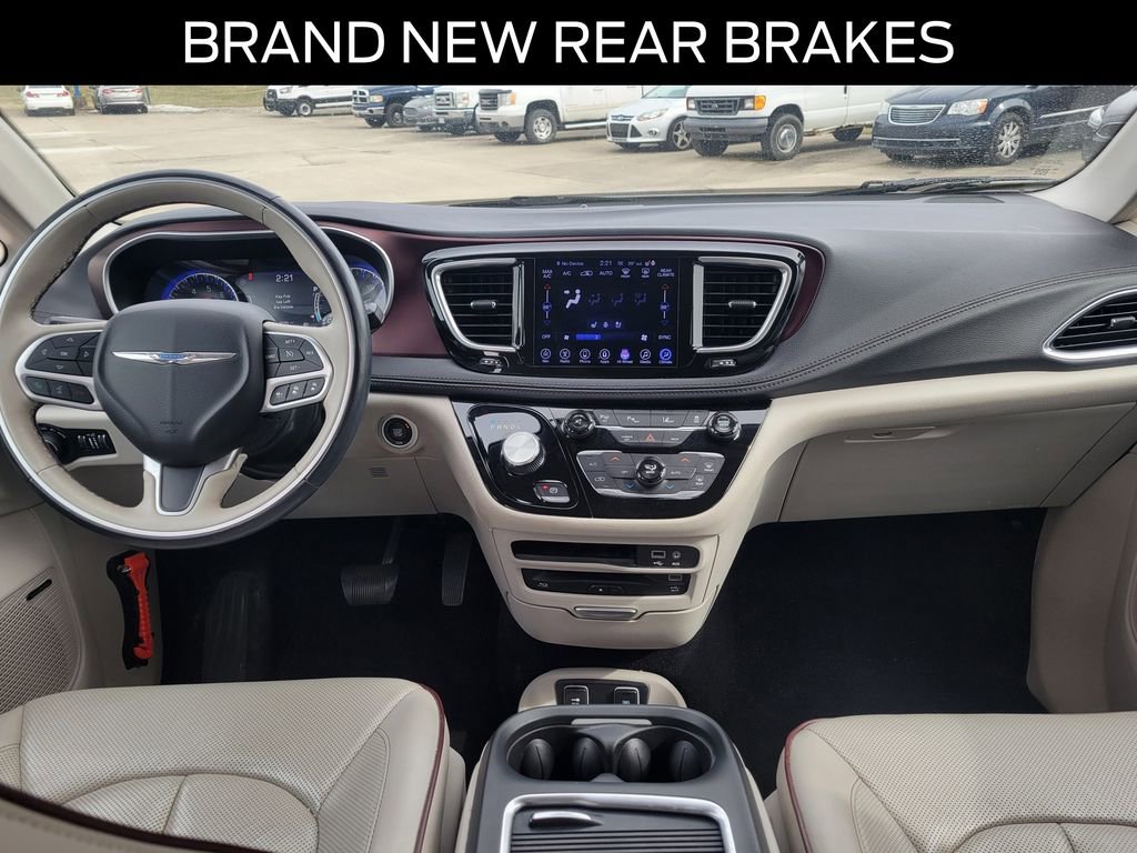 Used 2017 Chrysler Pacifica Limited image 7