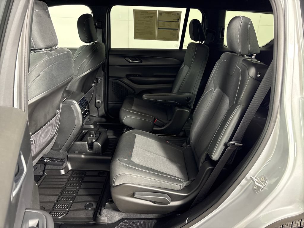 Used 2025 Jeep Grand Cherokee L Laredo RWD image 30