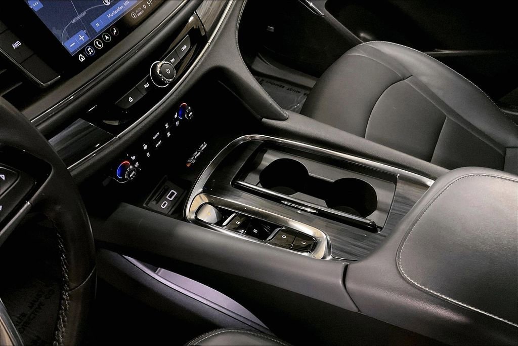 Used 2024 Buick Enclave Premium image 16