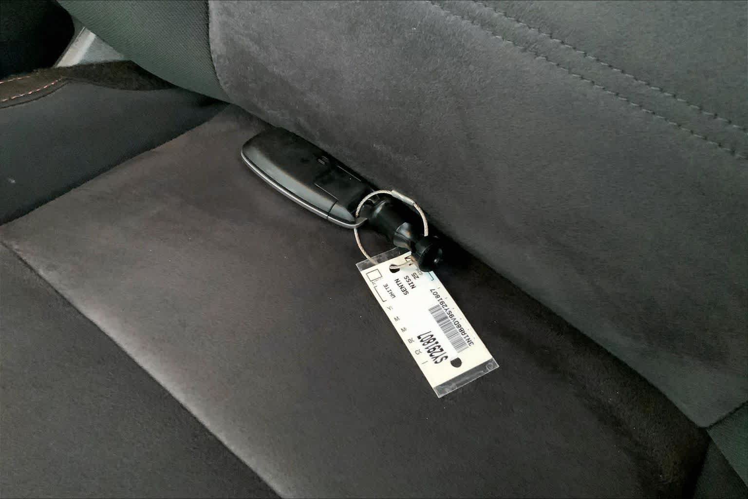 Used 2025 Nissan Sentra SR w/ Midnight Edition FWD image 13