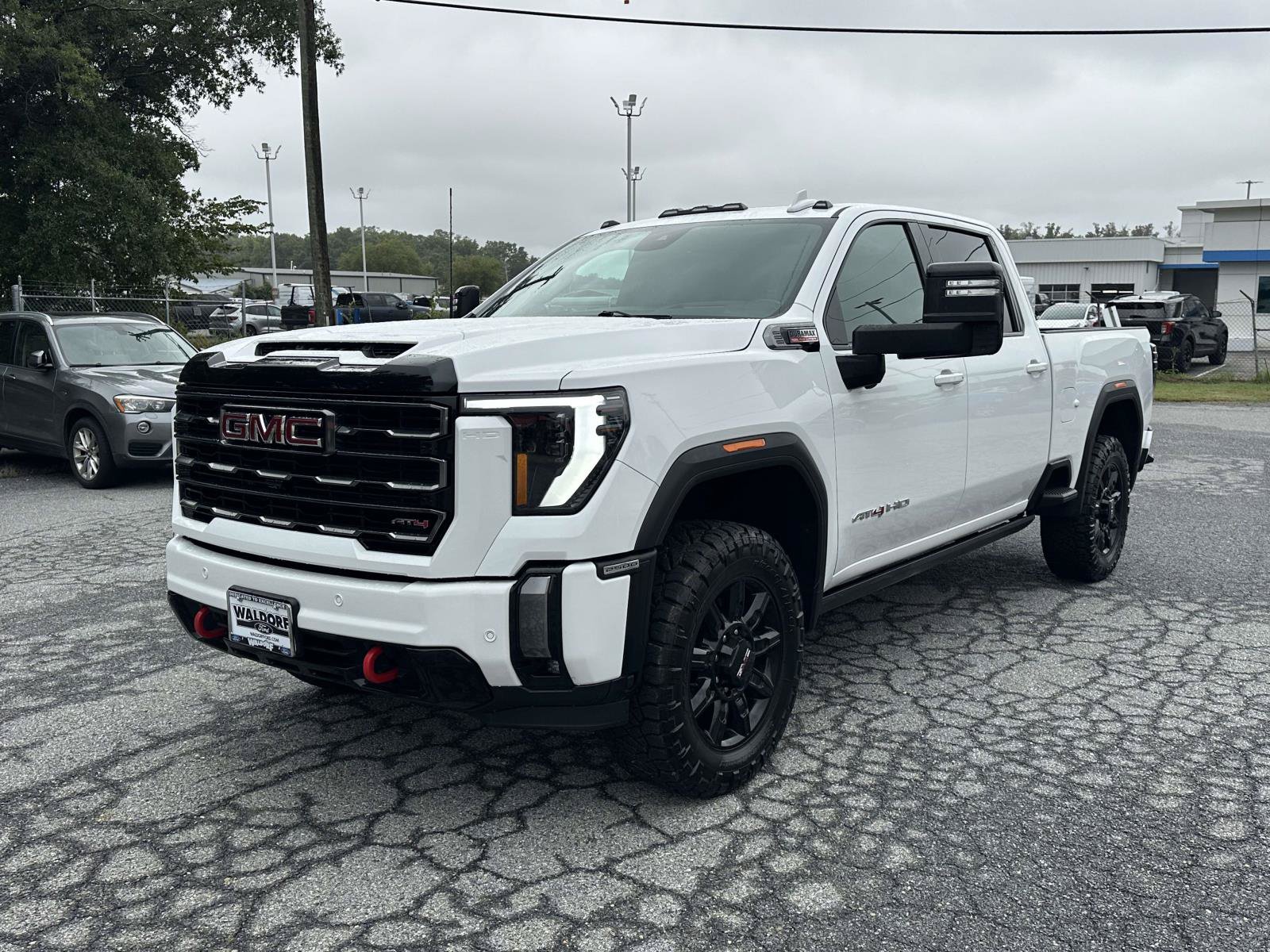 Used 2024 GMC Sierra 2500 AT4 w/ AT4 Premium Plus Package AWD/4WD image 3