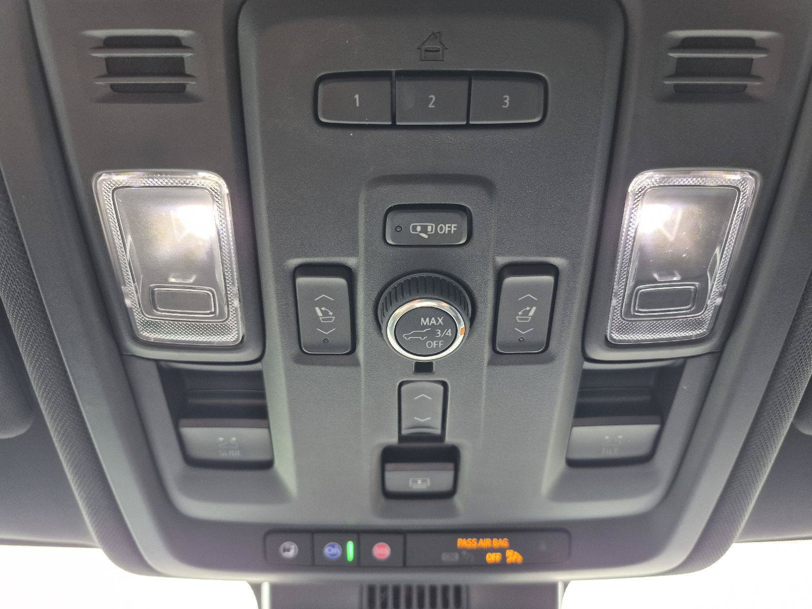 Used 2023 Chevrolet Tahoe Z71 w/ Luxury Package AWD/4WD image 7