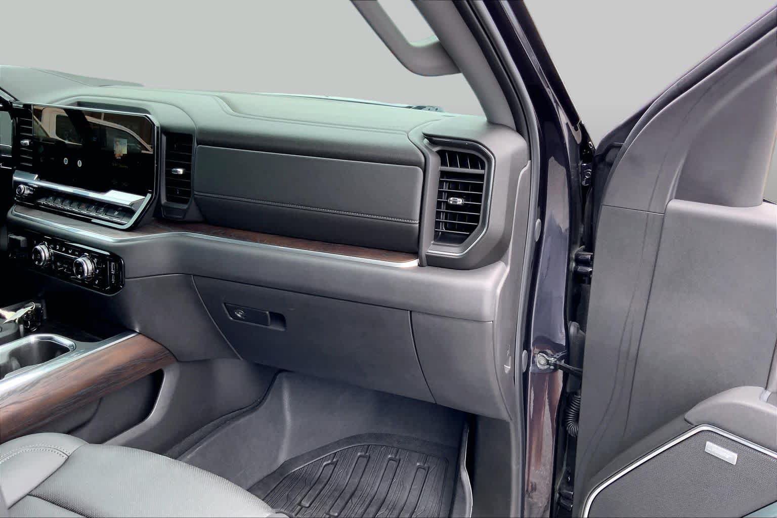 Used 2025 GMC Sierra 1500 SLT w/ SLT Premium Plus Package AWD/4WD image 18