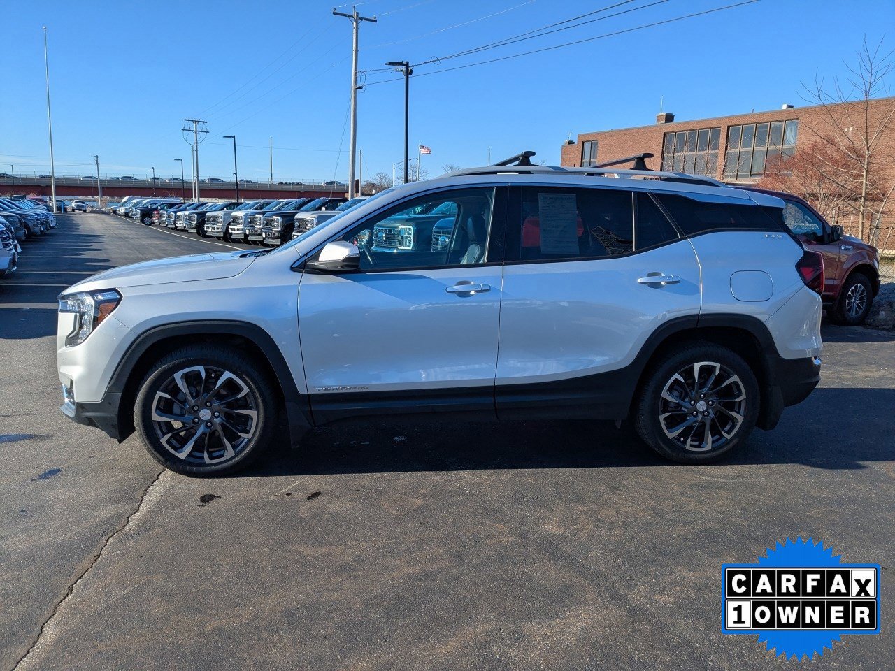 Used 2022 GMC Terrain SLT w/ Infotainment Package II image 2