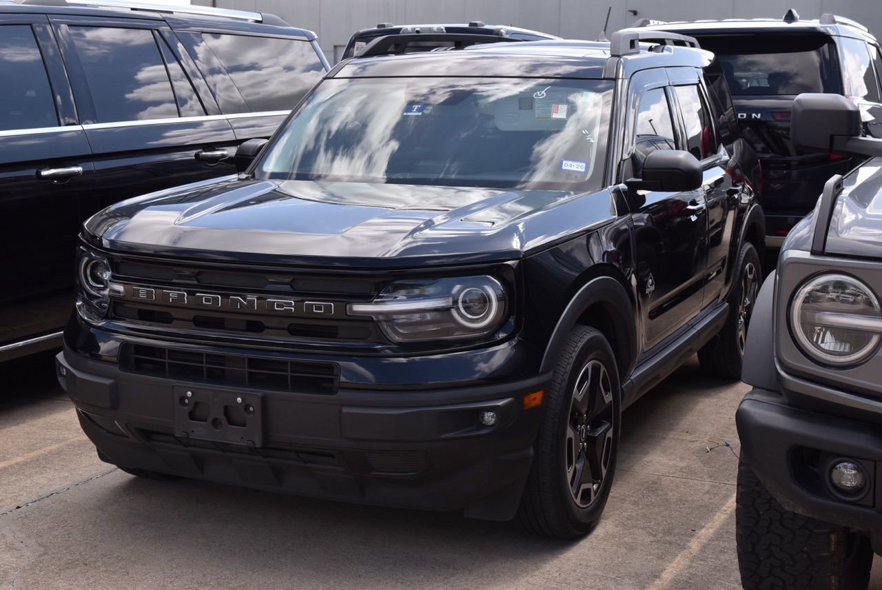 Certified 2023 Ford Bronco Sport Outer Banks w/ Tech Package image 2