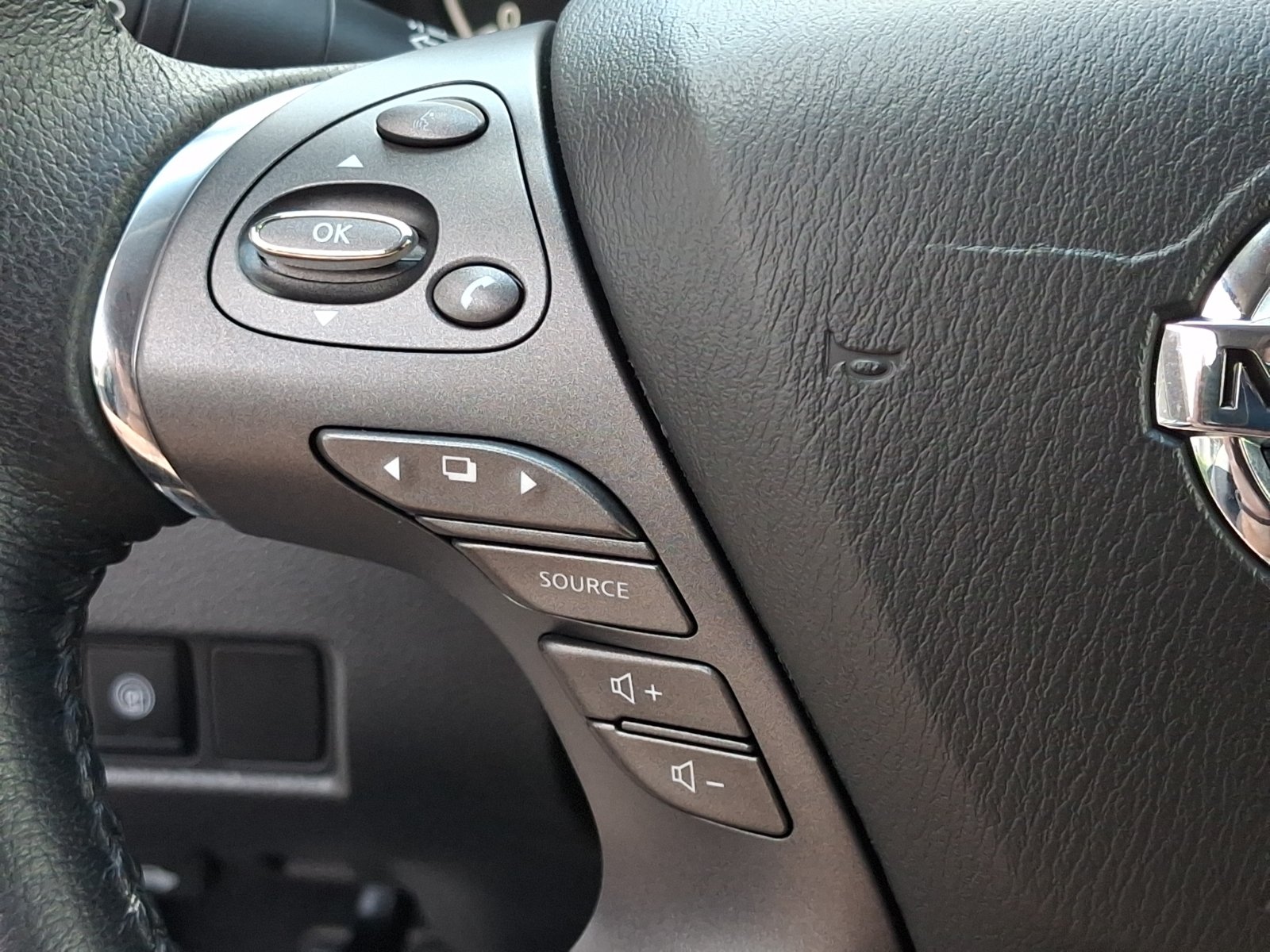 Used 2022 Nissan Murano SV w/ SV Midnight Edition Package FWD image 22