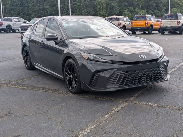 Used 2025 Toyota Camry SE FWD image 2