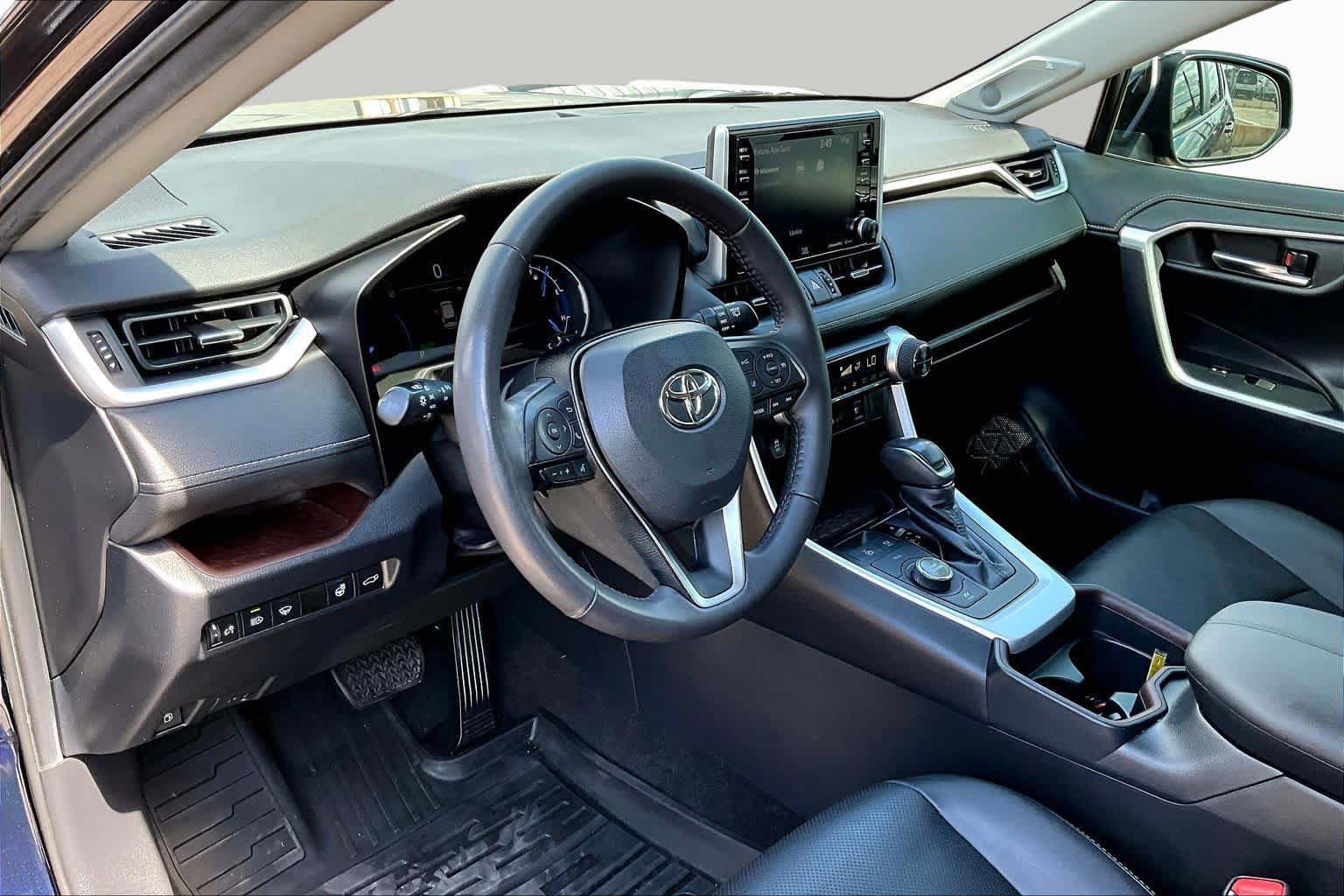 Used 2020 Toyota RAV4 Limited w/ Limited Grade Weather Package AWD/4WD image 18