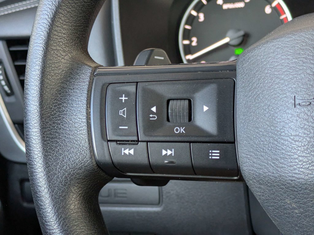Used 2025 Nissan Rogue S AWD/4WD image 23