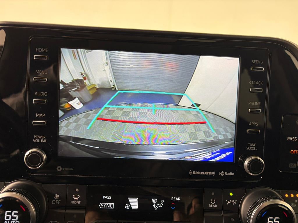 Used 2021 Toyota Highlander XLE image 19