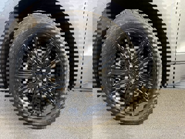 Certified 2022 Ford Edge ST-Line w/ Class II Trailer Tow Package image 15