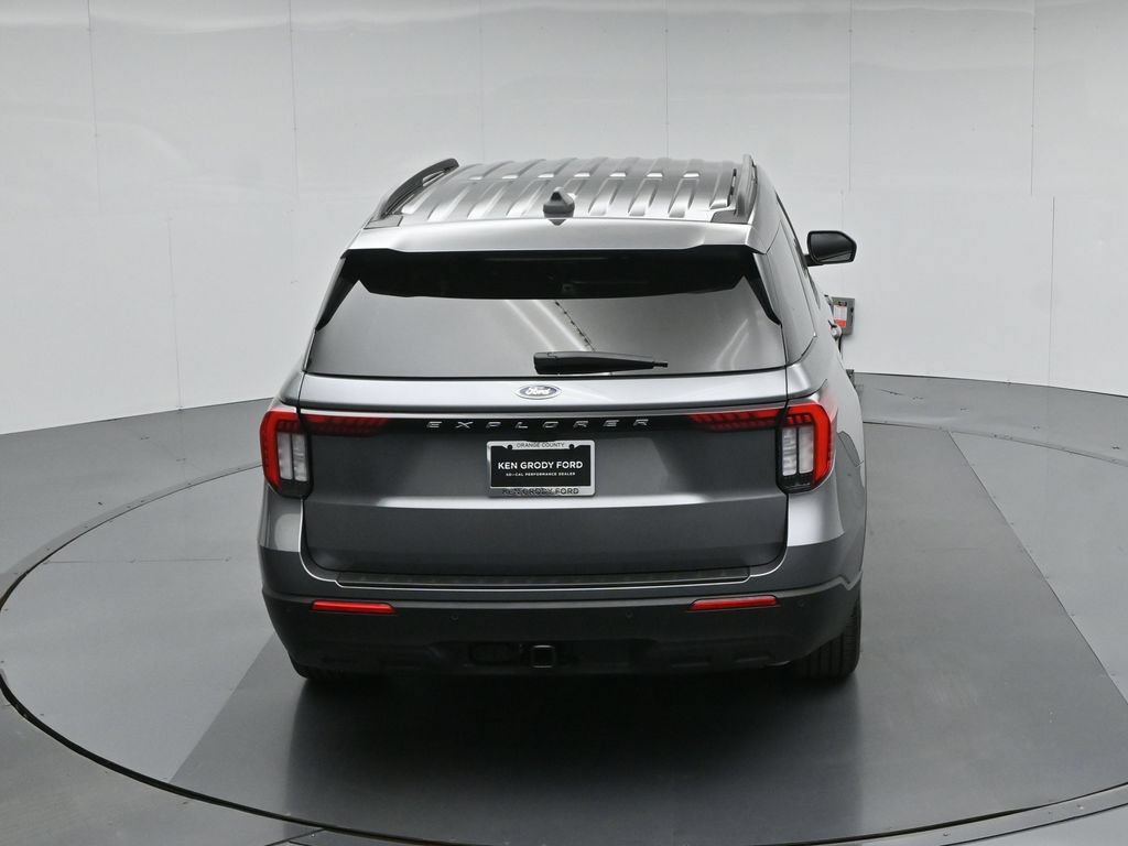 Certified 2025 Ford Explorer Active RWD image 41