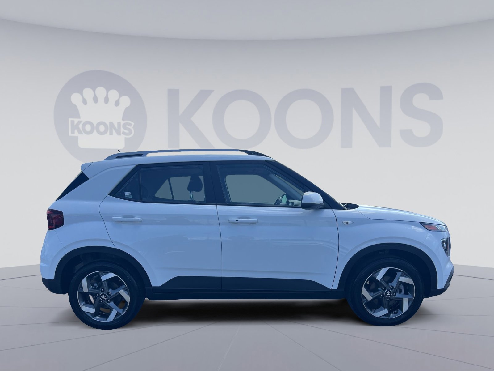 Used 2025 Hyundai Venue SEL FWD image 12