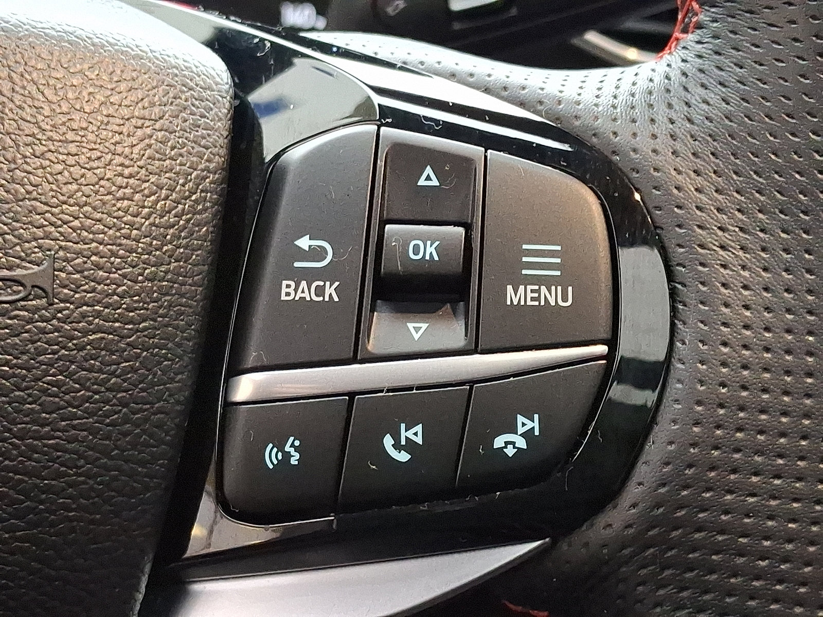 Certified 2022 Ford Explorer ST-Line w/ Class IV Trailer Tow Package image 26