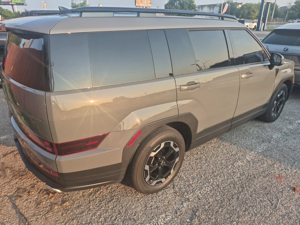 Used 2025 Hyundai Santa Fe SEL FWD image 11