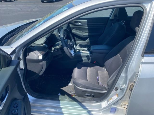 Used 2024 Nissan Altima 2.5 SV image 9