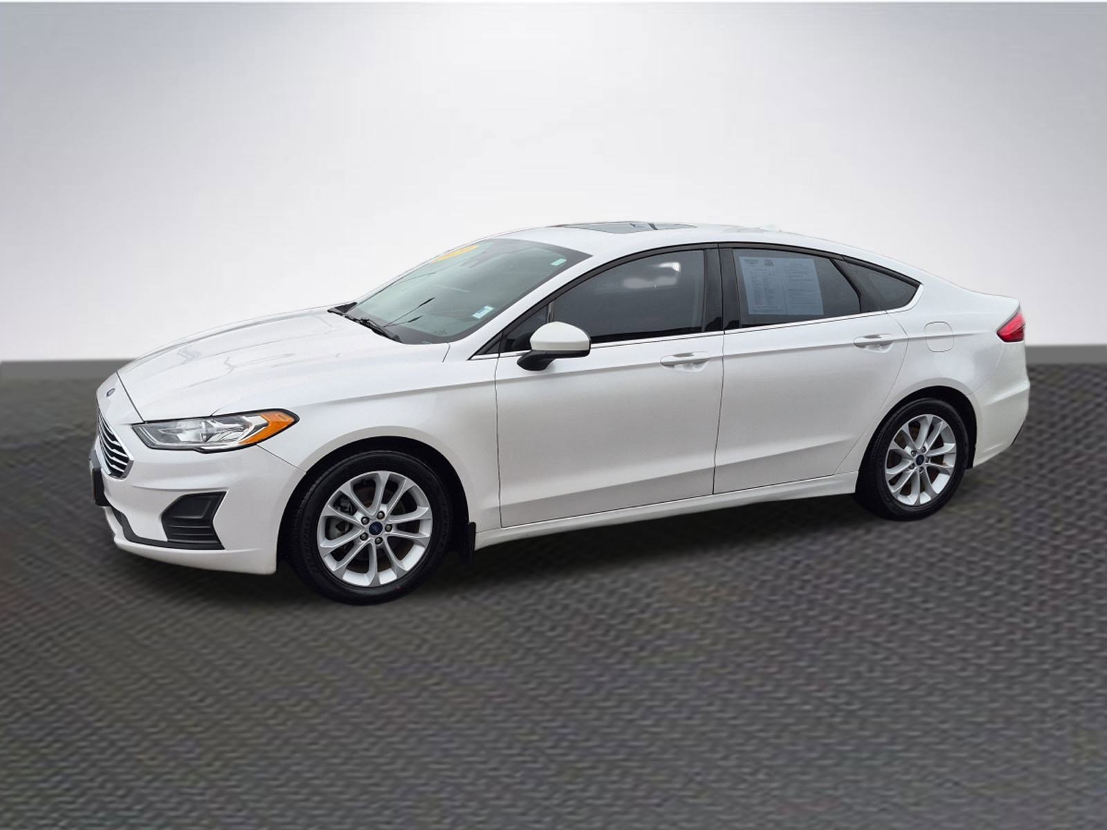 Certified 2020 Ford Fusion SE image 2