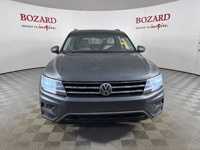 Used 2018 Volkswagen Tiguan SE w/ Panoramic Sunroof Package image 2