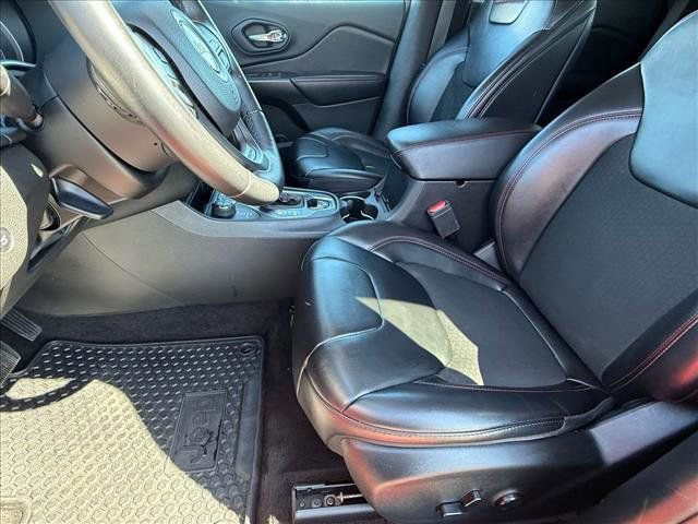 Used 2019 Jeep Cherokee Trailhawk w/ Comfort/Convenience Group image 15