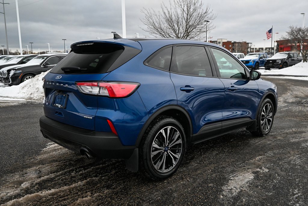 Certified 2022 Ford Escape SE w/ SE Sport Appearance Package image 4
