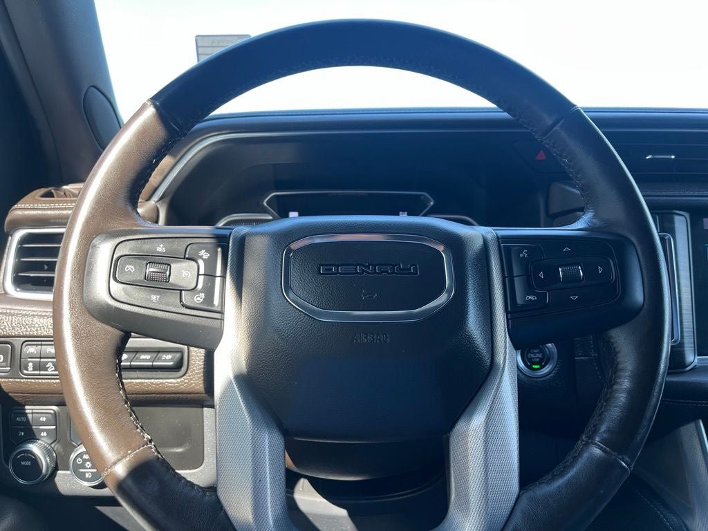 Used 2021 GMC Yukon XL Denali w/ Denali Premium Package AWD/4WD image 26
