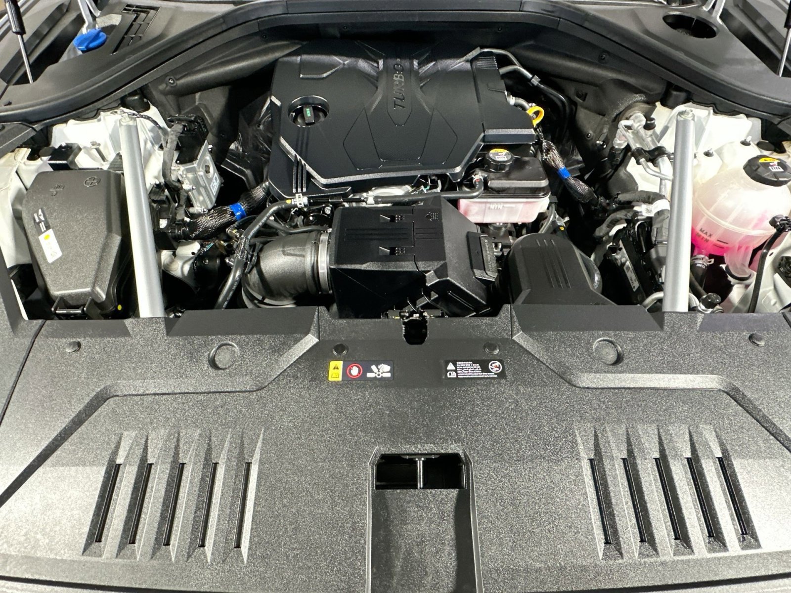 Used 2024 Genesis GV70 2.5T w/ Advanced Package image 40