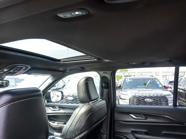 Used 2024 Jeep Grand Cherokee Altitude AWD/4WD image 16