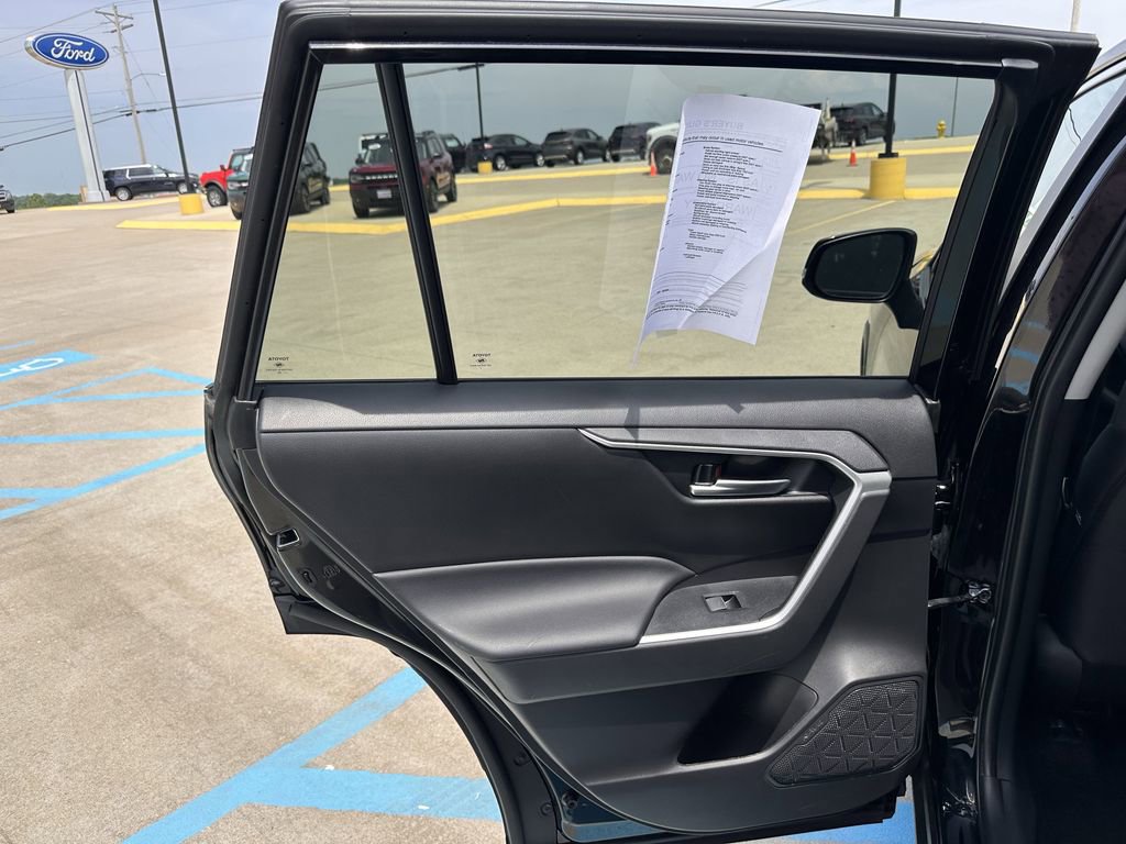 Used 2023 Toyota RAV4 XLE image 28