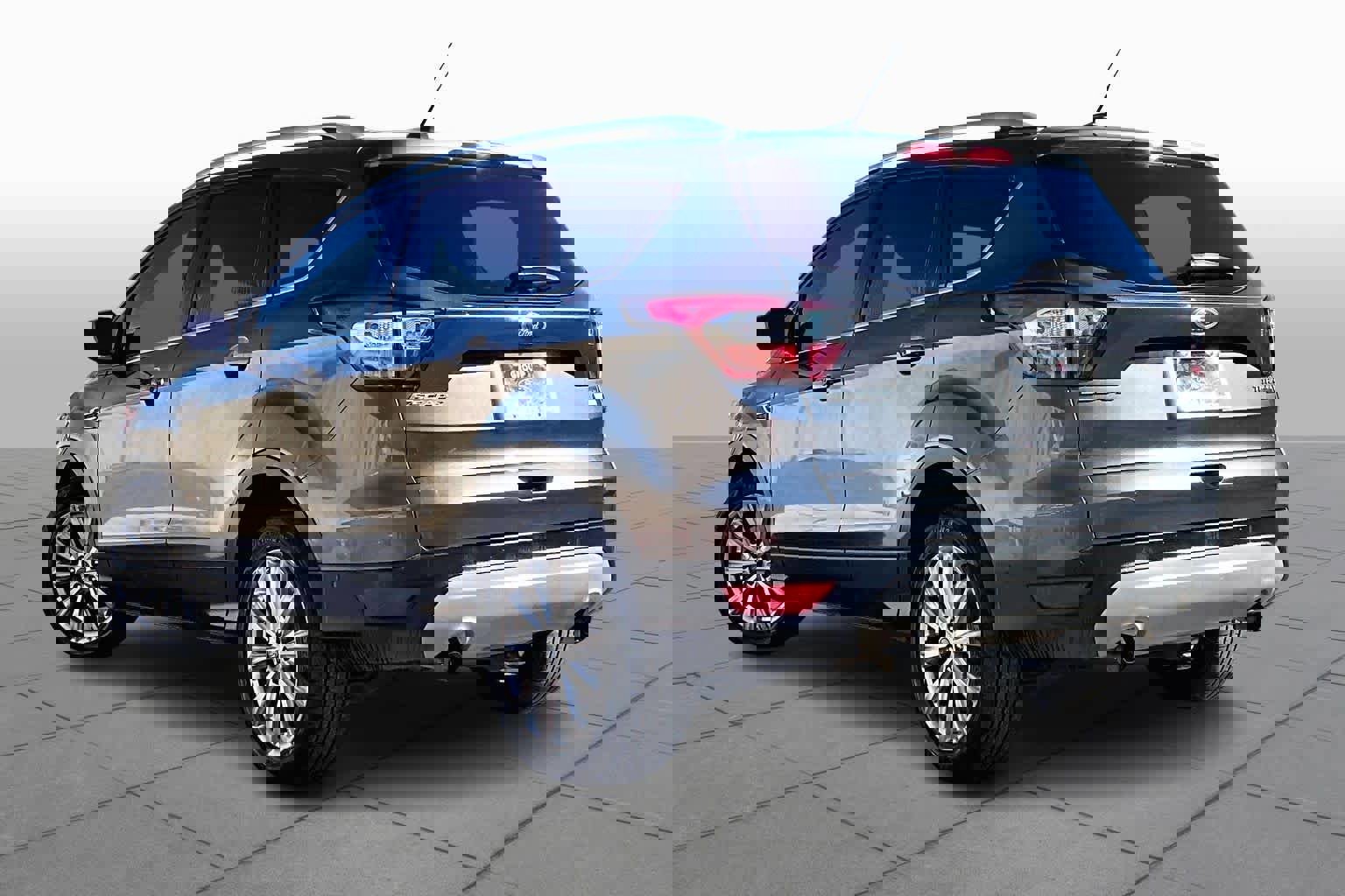 Certified 2017 Ford Escape Titanium w/ Equipment Group 301A image 4