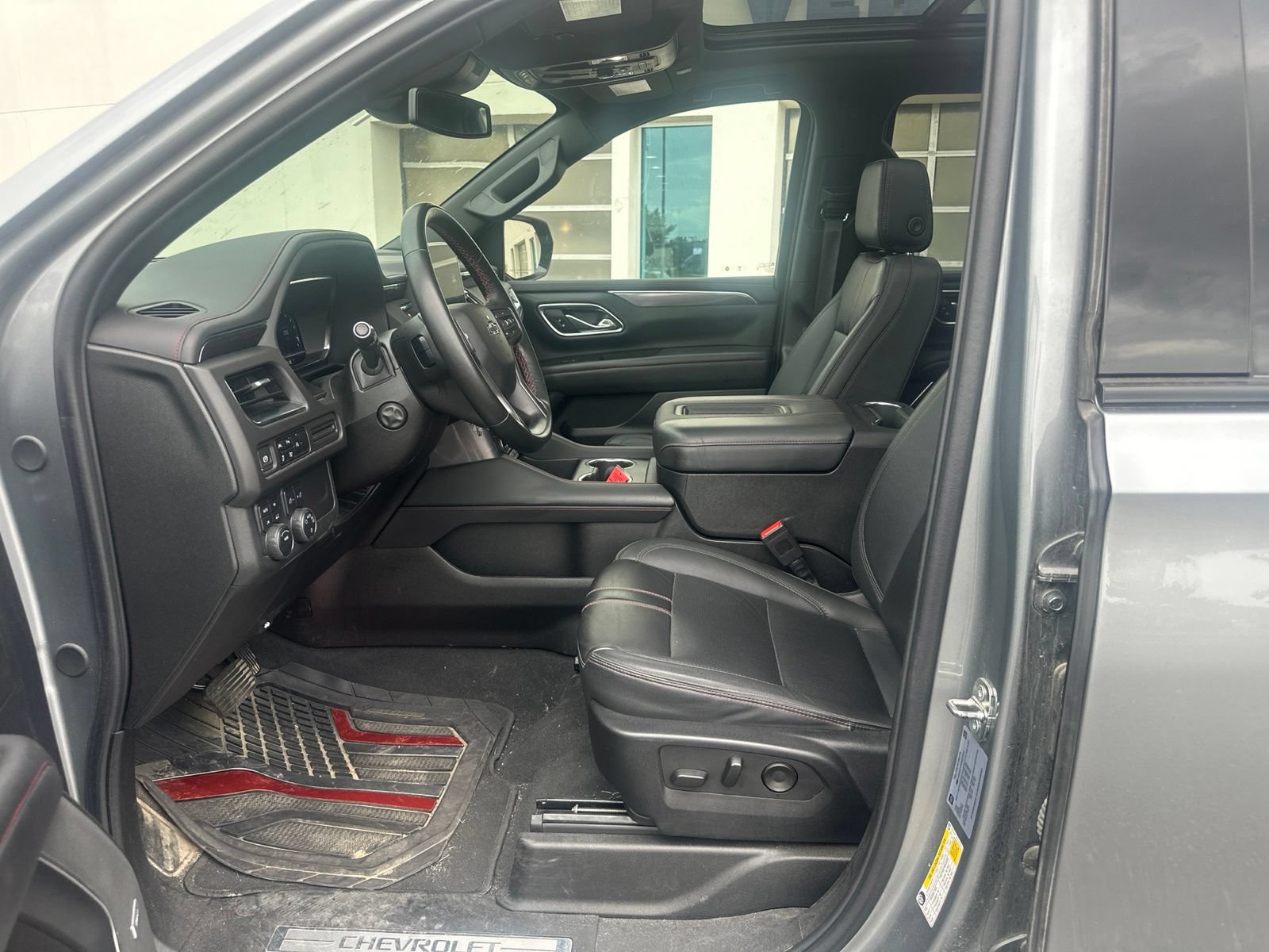 Used 2024 Chevrolet Suburban RST w/ Luxury Package AWD/4WD image 6