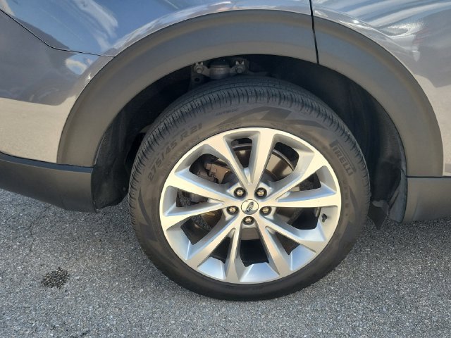 Certified 2022 Ford Explorer Platinum w/ Class IV Trailer Tow Package AWD/4WD image 12