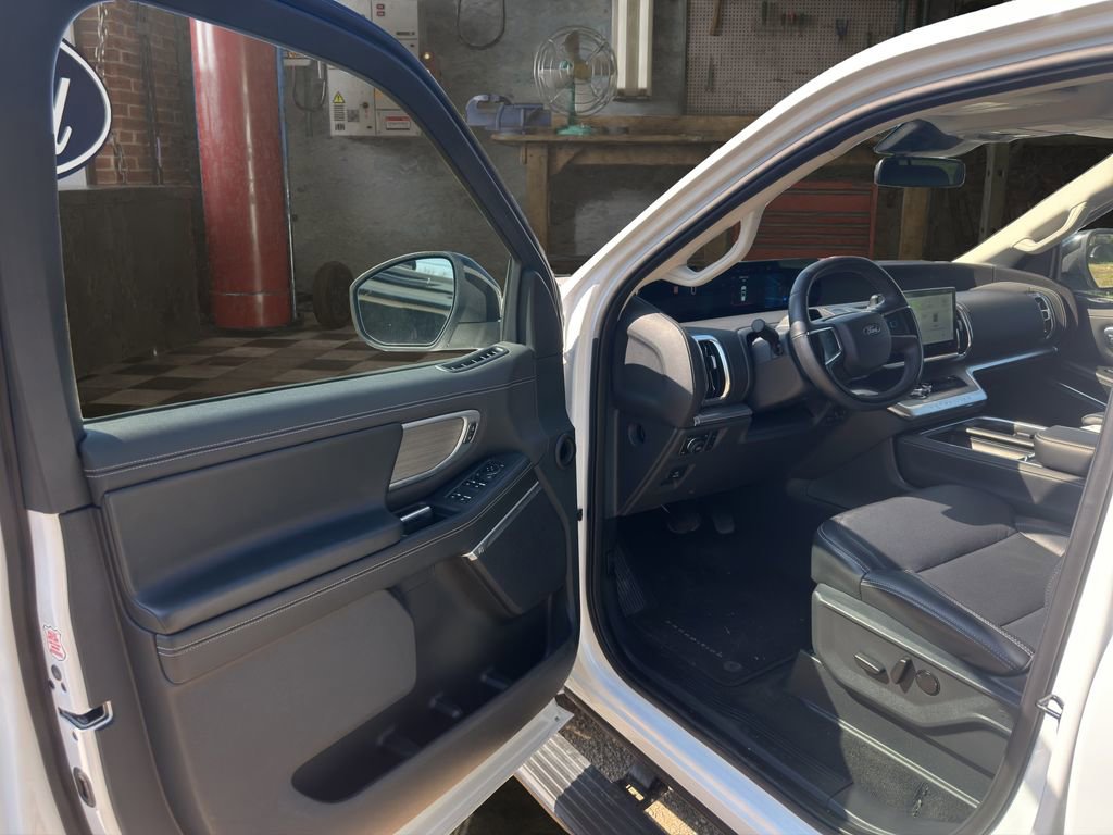 Certified 2025 Ford Expedition Platinum image 13