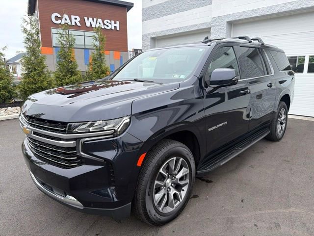 Used 2023 Chevrolet Suburban LT w/ LT Signature Plus Package AWD/4WD image 2