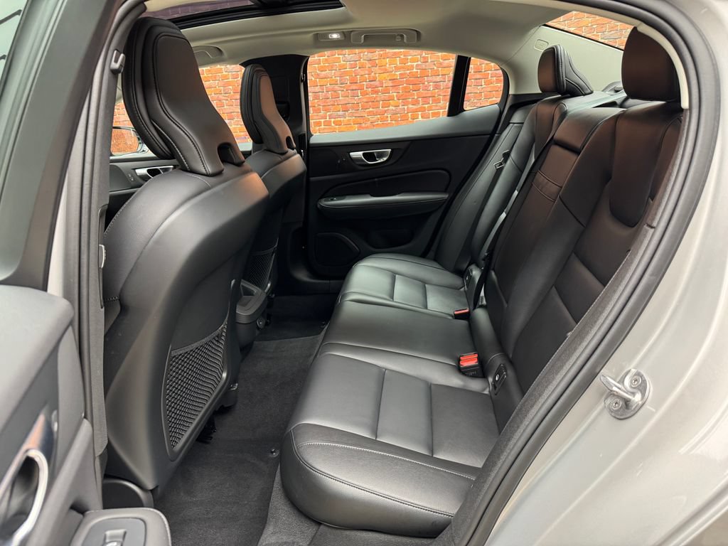 Used 2025 Volvo S60 B5 Core FWD image 24