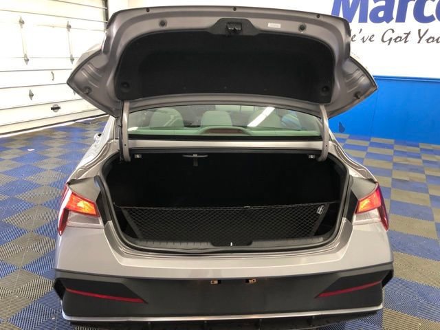 Used 2024 Hyundai Elantra SE image 27