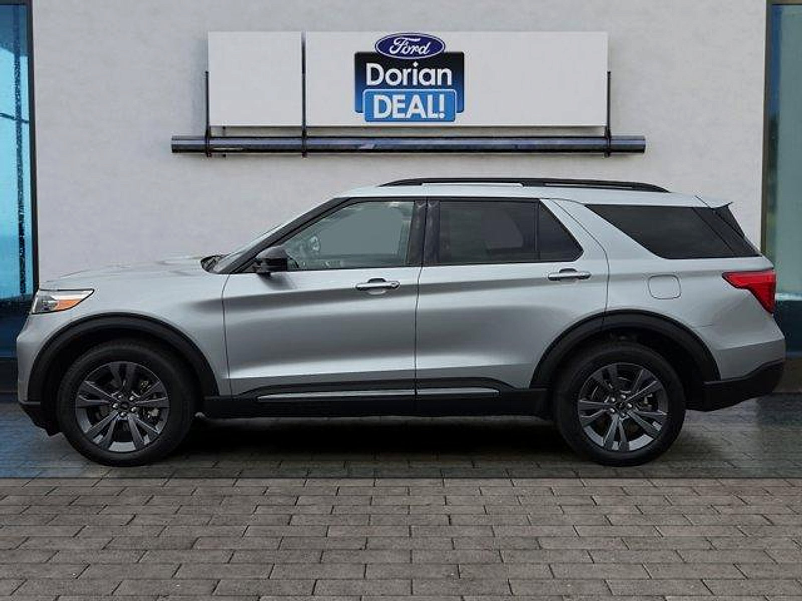 Certified 2023 Ford Explorer XLT w/ Equipment Group 202A AWD/4WD image 6