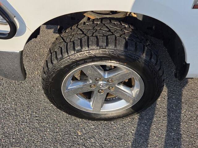 Used 2019 RAM 1500 Classic SLT AWD/4WD image 18