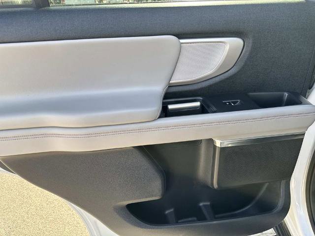Certified 2025 Ford Expedition Active AWD/4WD image 15