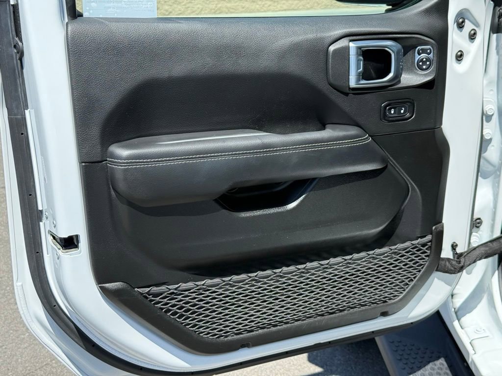 Used 2022 Jeep Wrangler Unlimited Sahara AWD/4WD image 17