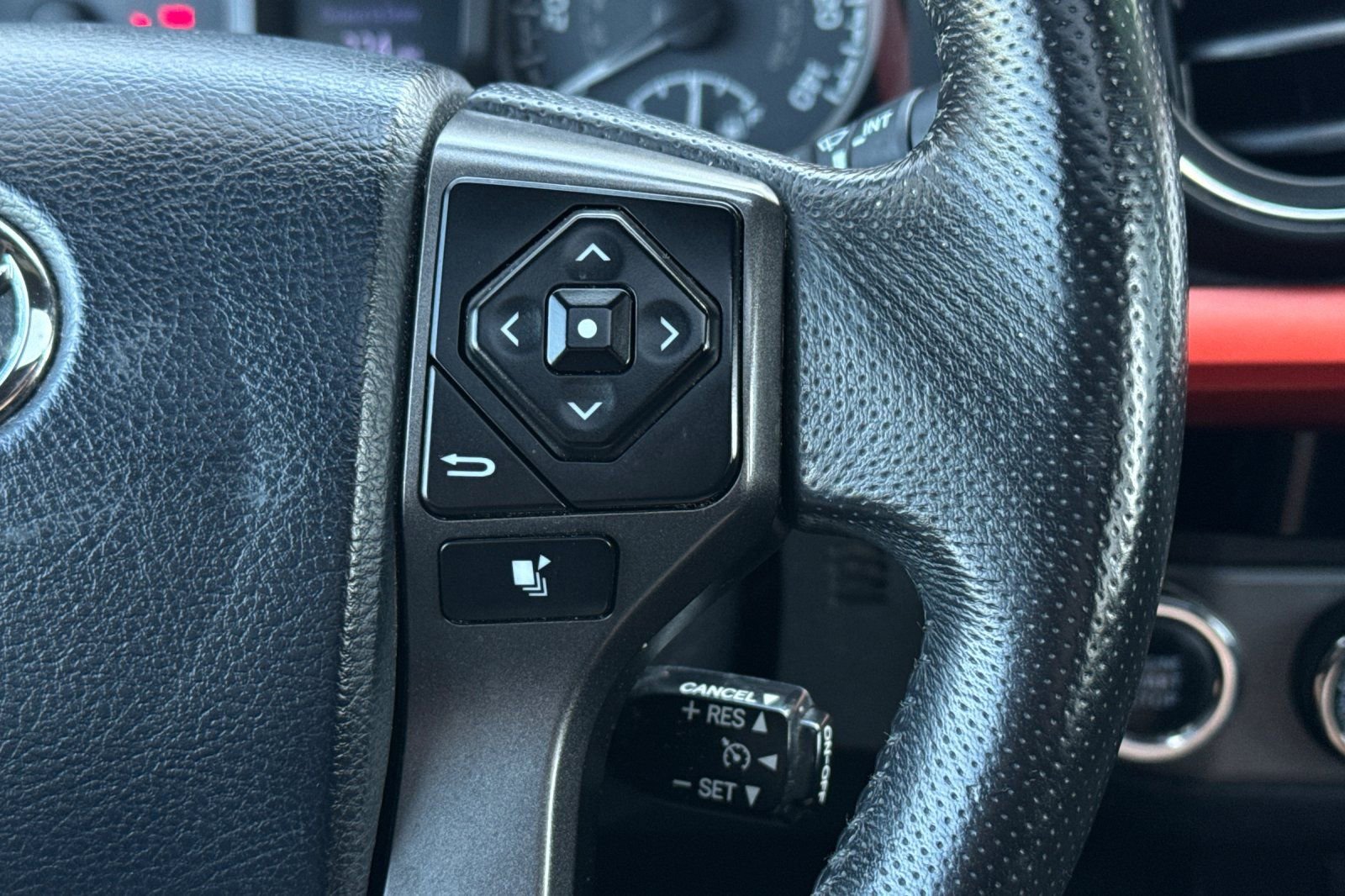 Used 2017 Toyota Tacoma TRD Off-Road AWD/4WD image 25