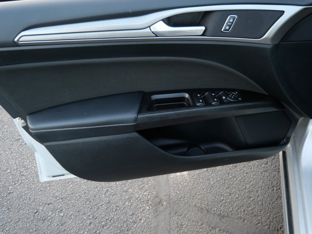 Certified 2017 Ford Fusion SE FWD image 12