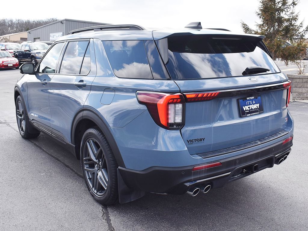 Certified 2025 Ford Explorer ST AWD/4WD image 3